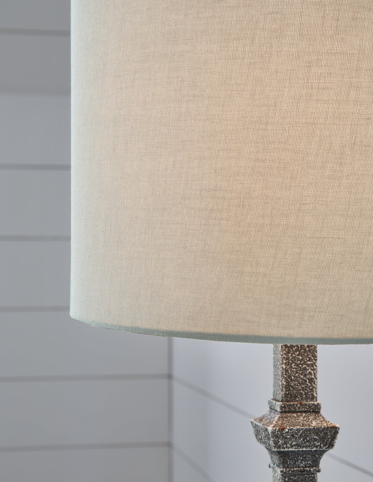 Oralieville Poly Accent Lamp (1/CN) Smyrna Furniture Outlet