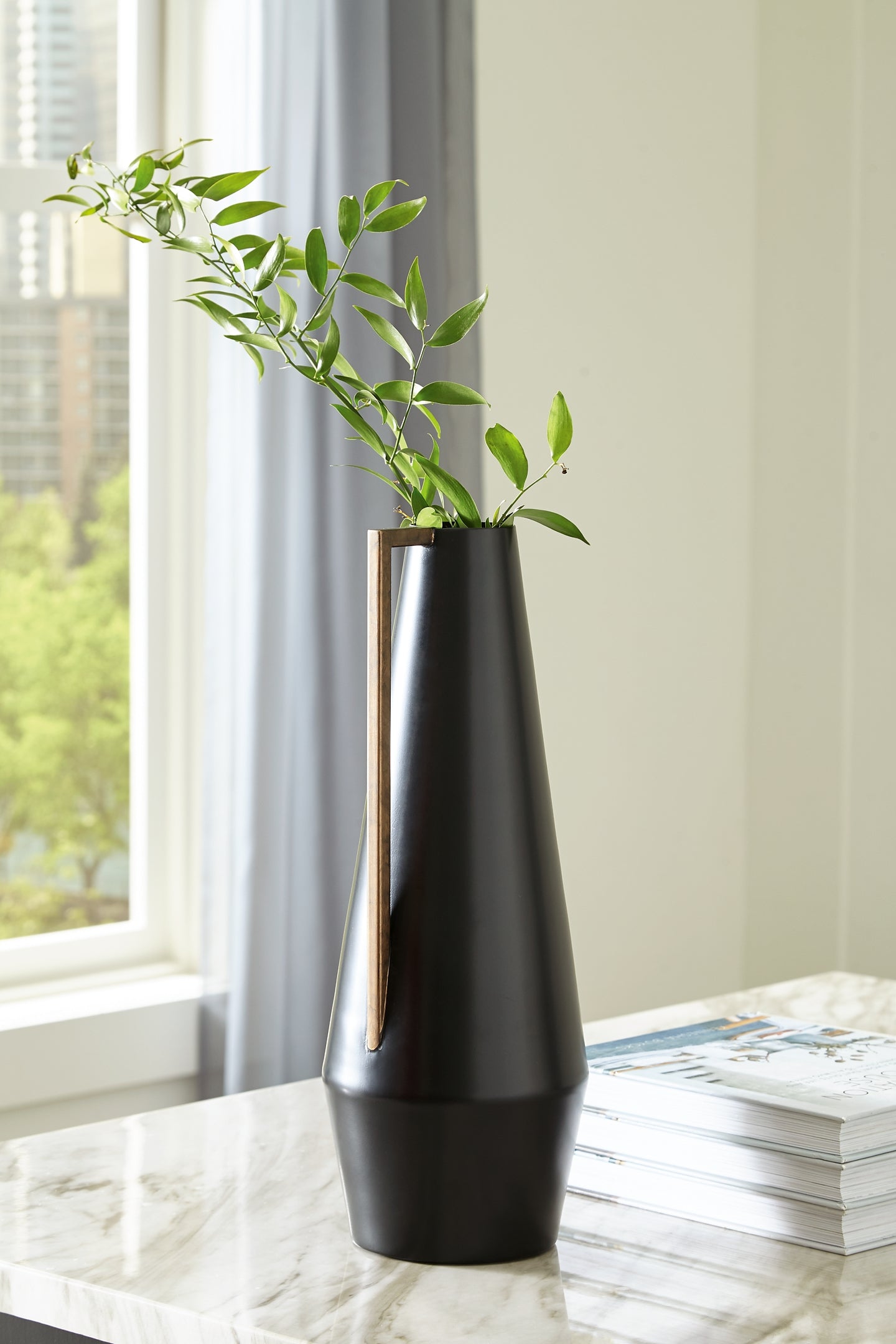 Pouderbell Vase Smyrna Furniture Outlet