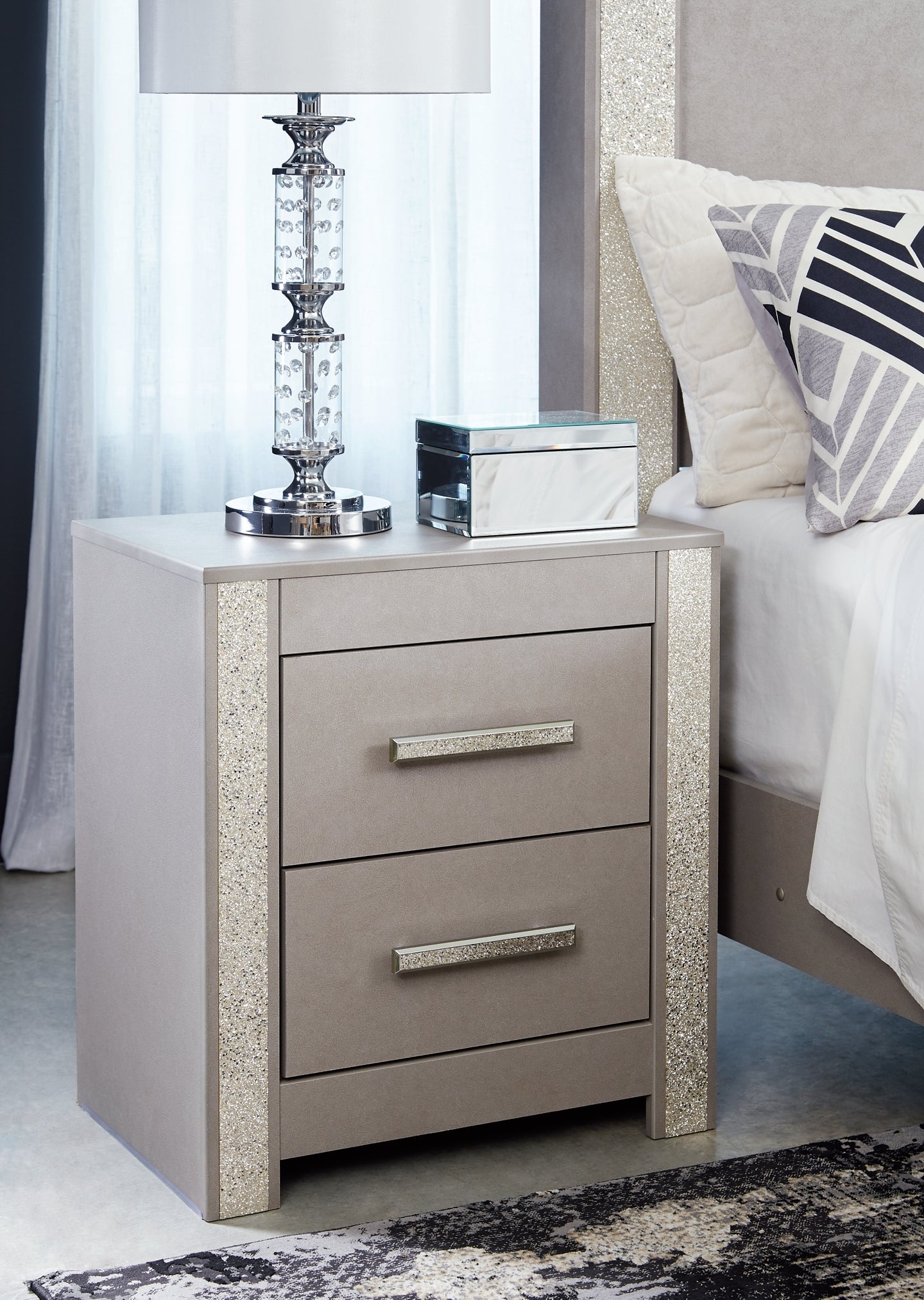 Surancha Full Panel Bed with Mirrored Dresser, Chest and 2 Nightstands Smyrna Furniture Outlet