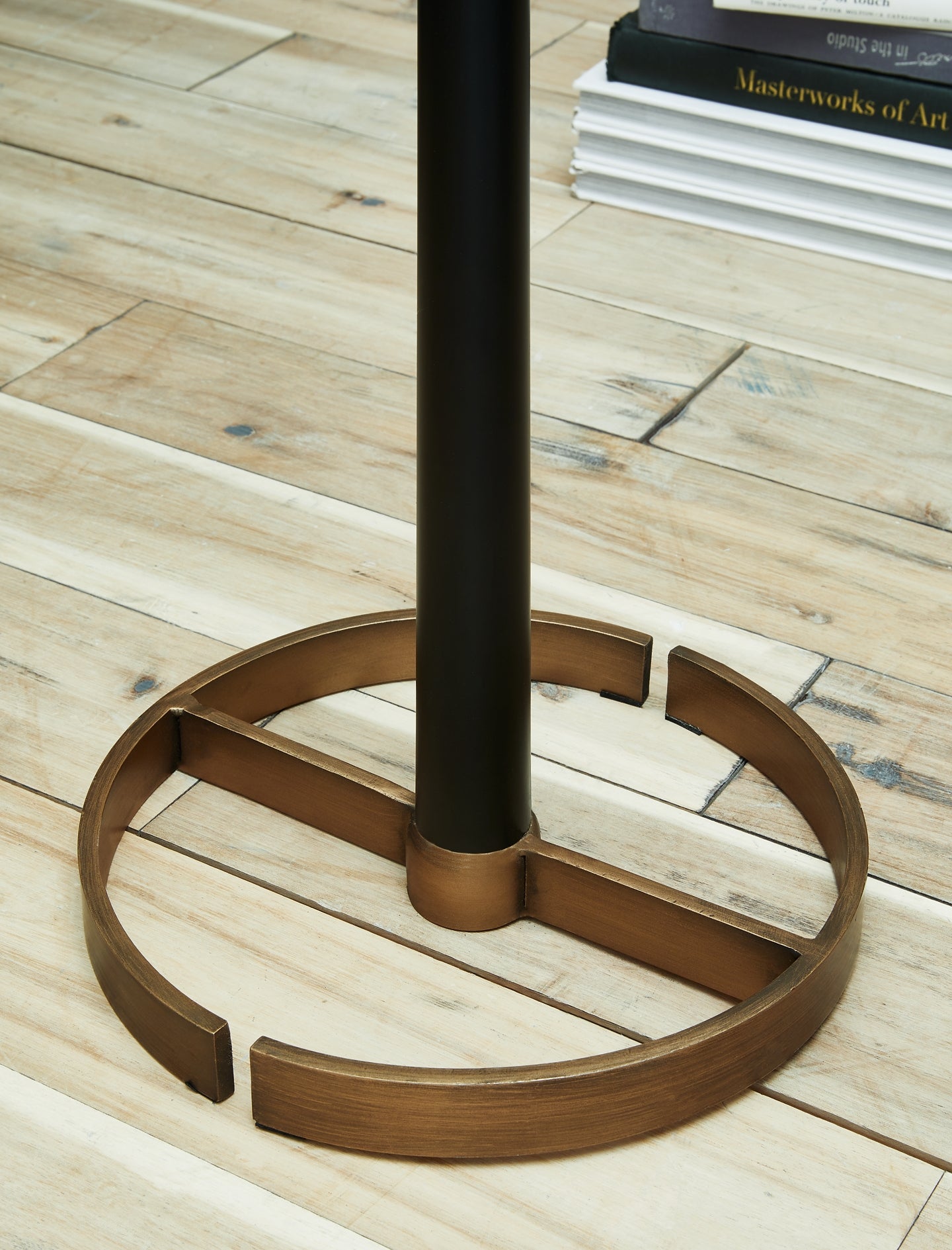 Amadell Metal Floor Lamp (1/CN) Smyrna Furniture Outlet