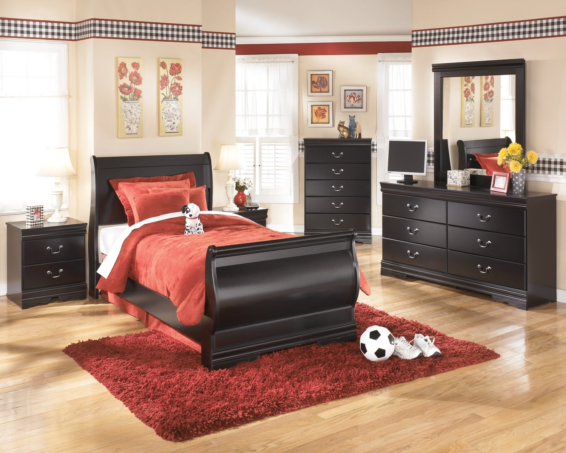 Huey Vineyard Full Sleigh Bed with Mirrored Dresser, Chest and 2 Nightstands Smyrna Furniture Outlet