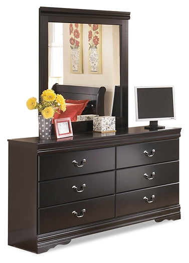 Huey Vineyard Full Sleigh Bed with Mirrored Dresser, Chest and 2 Nightstands Smyrna Furniture Outlet