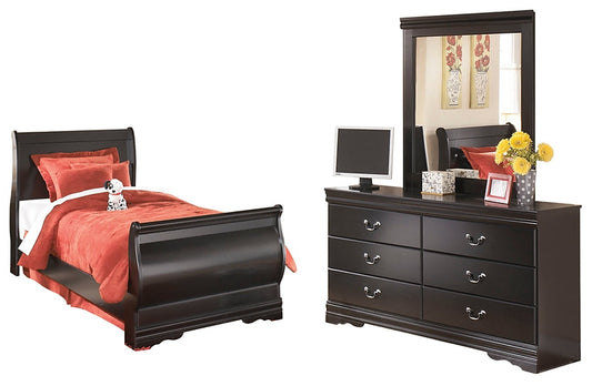 Huey Vineyard Full Sleigh Bed with Mirrored Dresser Smyrna Furniture Outlet
